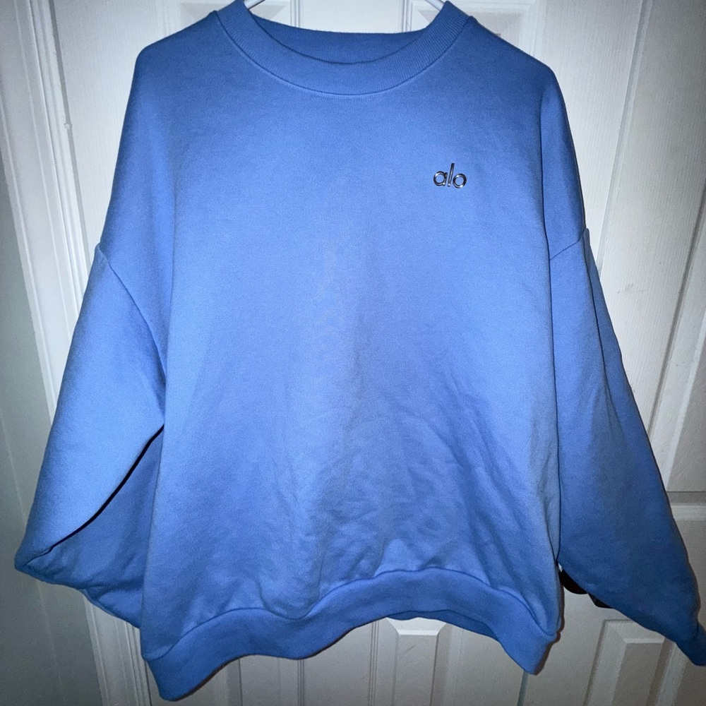 ALO Yoga Accolade crewneck pullover. Size Large. Crystal Clear Blue. BNWOT.